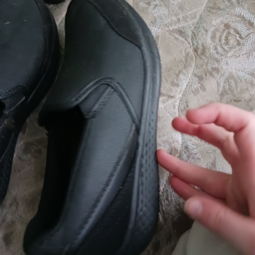 Non slip shoes size 7